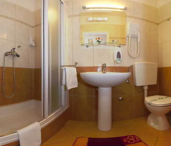 Sobe Cikes Hotel Split 2*,